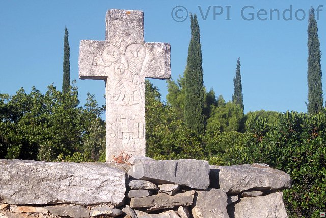 wegkreuz_mit_gesichtern.jpg